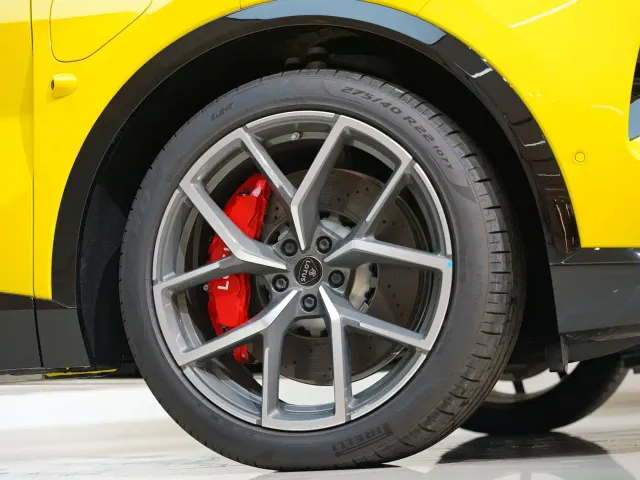 Lotus Eletre — Фото автомобиля 9