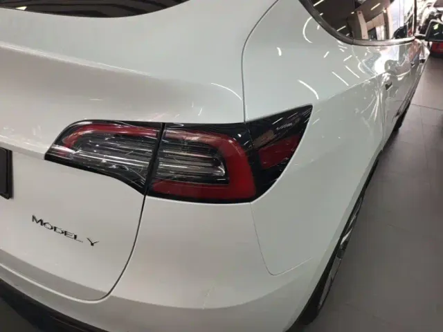 Tesla Model Y — Фото автомобиля 7