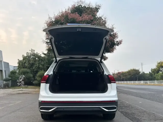 Volkswagen Tiguan L — Фото автомобиля 16