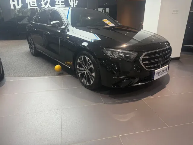 Mercedes-Benz E-Class — Фото автомобиля 3