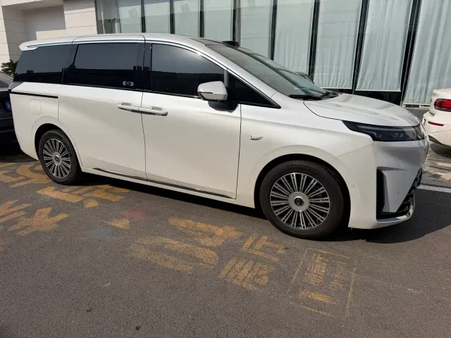 GAC Trumpchi E8 — Фото автомобиля 3