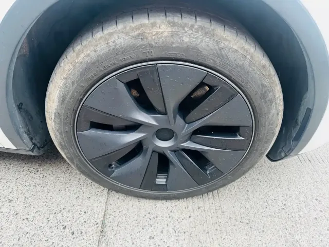 Tesla Model Y — Фото автомобиля 8