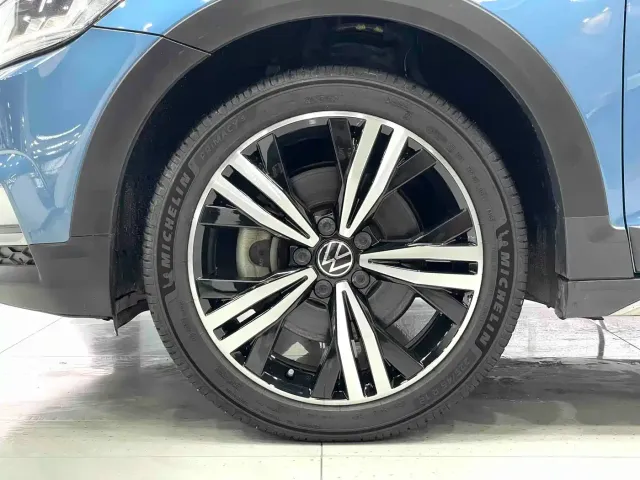 Volkswagen Touran — Фото автомобиля 16