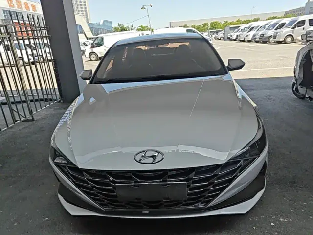 Hyundai Elantra — Фото автомобиля 2