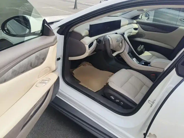 IM Motors L6 — Фото автомобиля 15