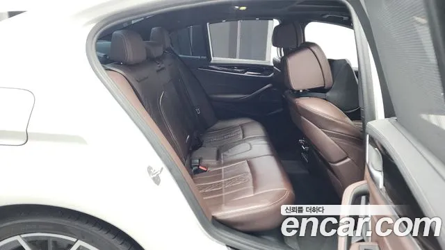BMW 5 Series G30 — Фото автомобиля 16