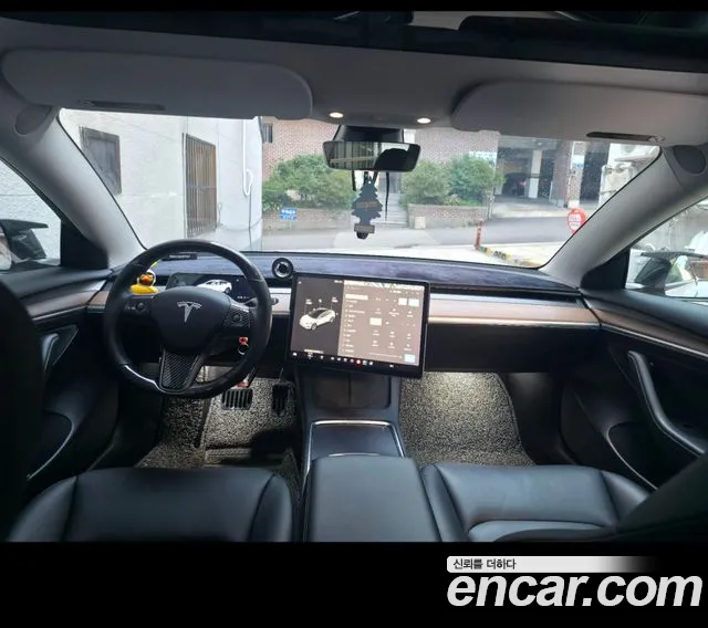 Tesla Model 3 — Фото автомобиля 9