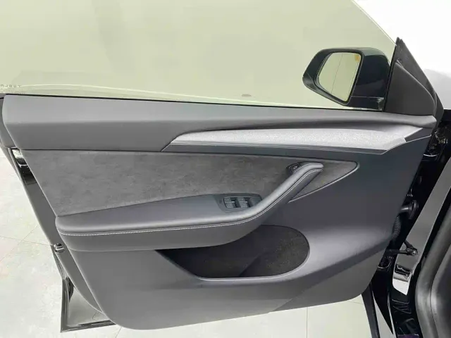 Tesla Model Y — Фото автомобиля 19