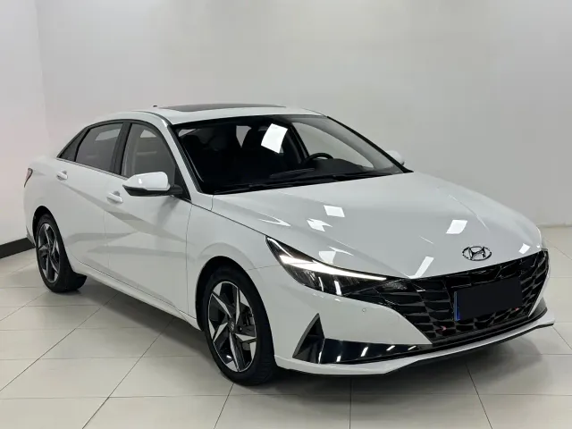 Hyundai Elantra — Фото автомобиля 3