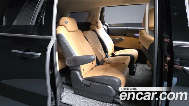 Kia Carnival Generation 4 — Фото автомобиля 18