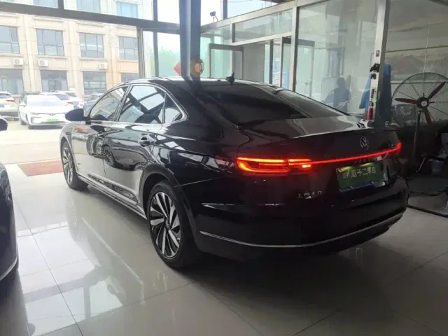 Volkswagen Passat — Фото автомобиля 4