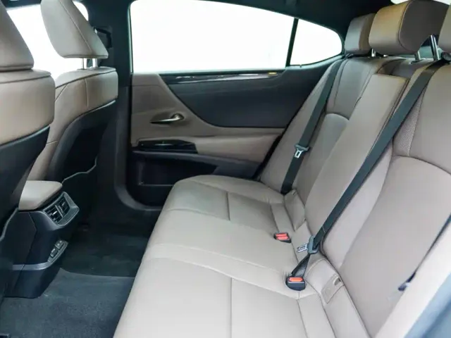 Lexus ES — Фото автомобиля 15