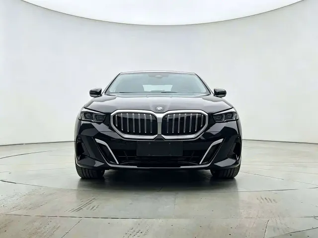 BMW 5 Series — Фото автомобиля 2