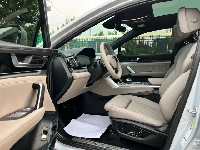 BYD Tang — Фото автомобиля 19