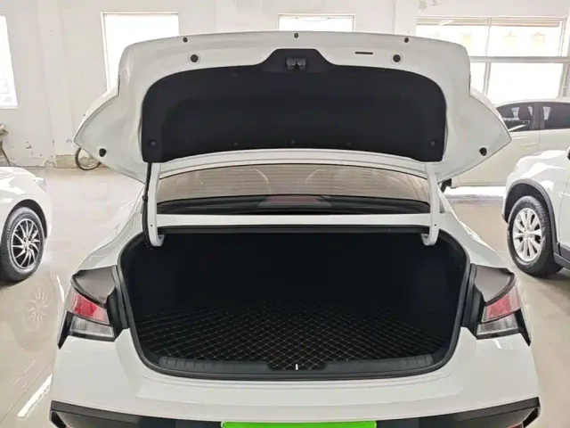 Hyundai Elantra — Фото автомобиля 18