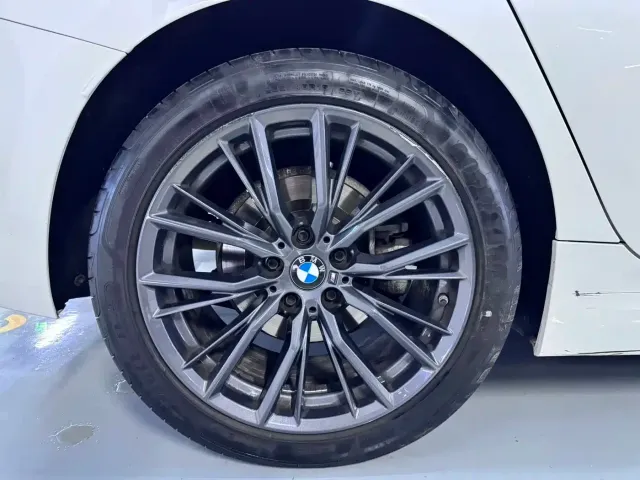 BMW 3 Series — Фото автомобиля 12