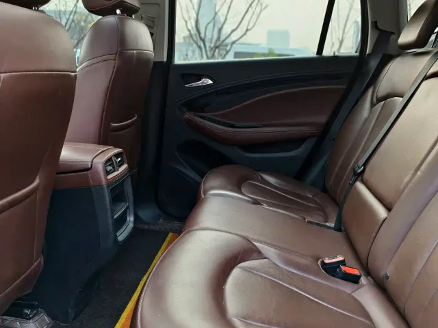 Buick Envision Plus — Фото автомобиля 12