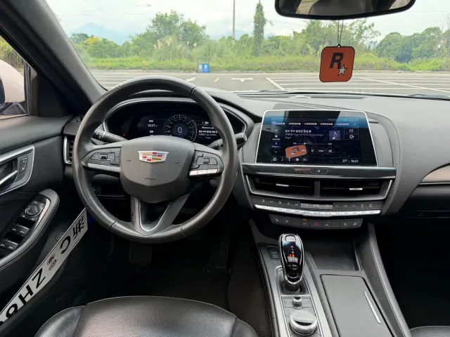 Cadillac CT5 — Фото автомобиля 10