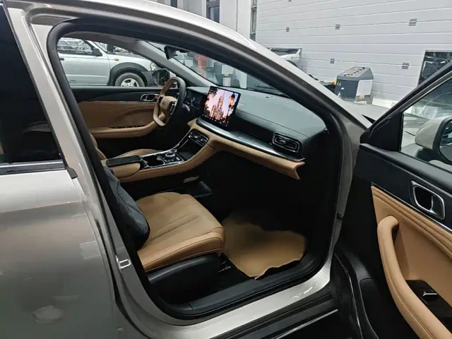 Geely Galaxy Stellar 6 — Фото автомобиля 17