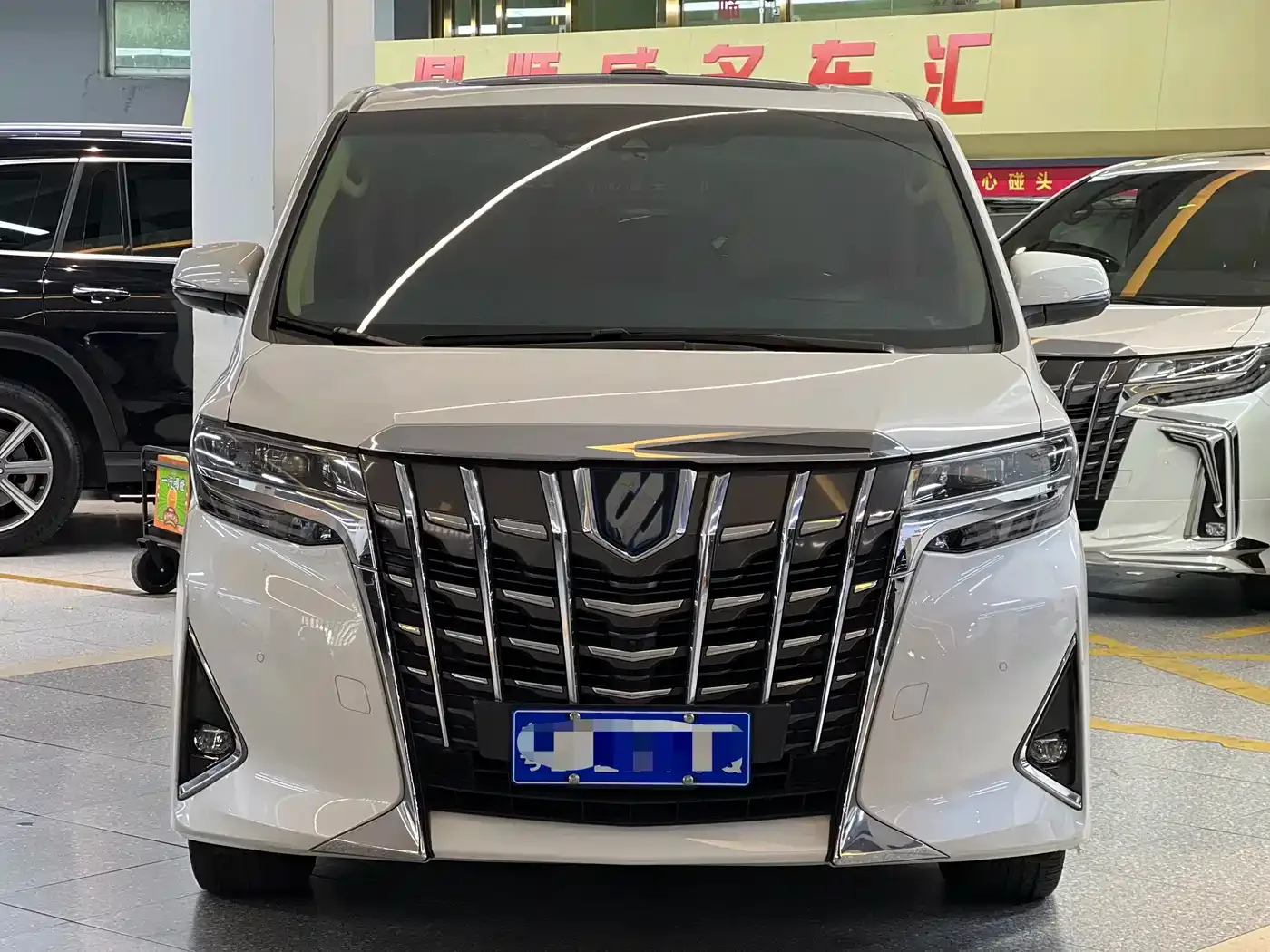 Toyota Alphard 2021 Hybrid 2.5L Premium — Фото автомобиля 3