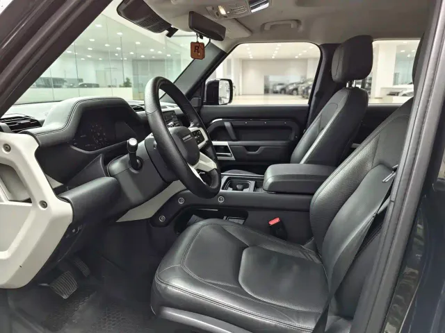 Land Rover Defender — Фото автомобиля 11