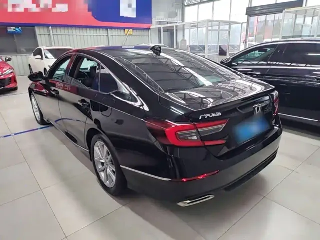 Honda Accord — Фото автомобиля 3