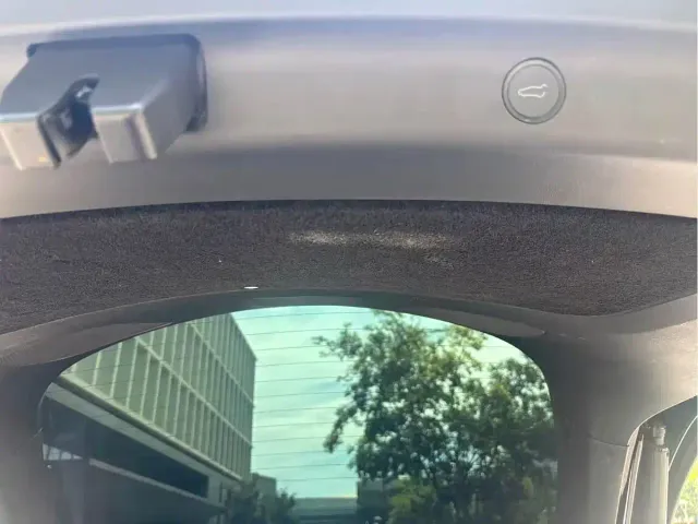 Tesla Model Y — Фото автомобиля 16