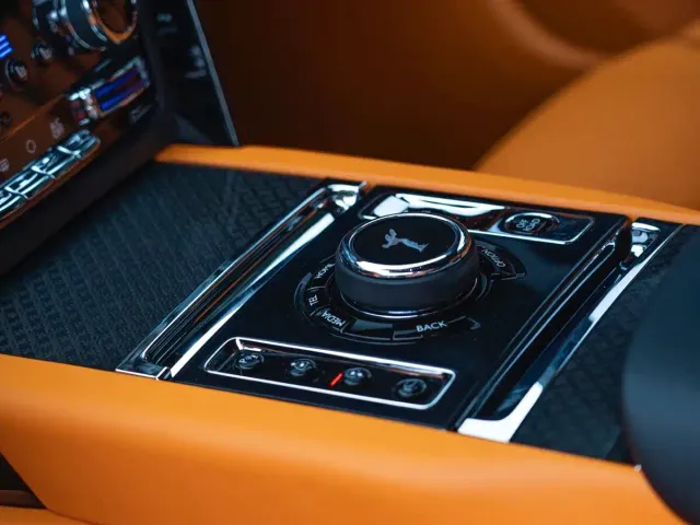 Rolls-Royce Cullinan — Фото автомобиля 11