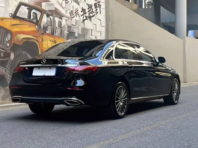 Mercedes-Benz E-Class — Фото автомобиля 5
