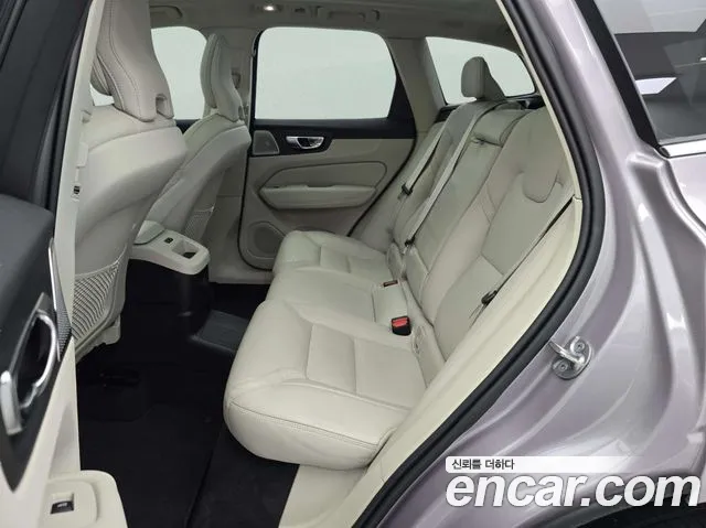 Вольво XC60 — Фото автомобиля 12