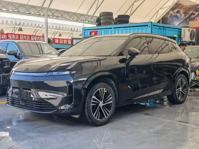 Фотография автомобиля — Lynk & Co 08 EM-P