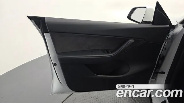 Tesla Model Y — Фото автомобиля 21