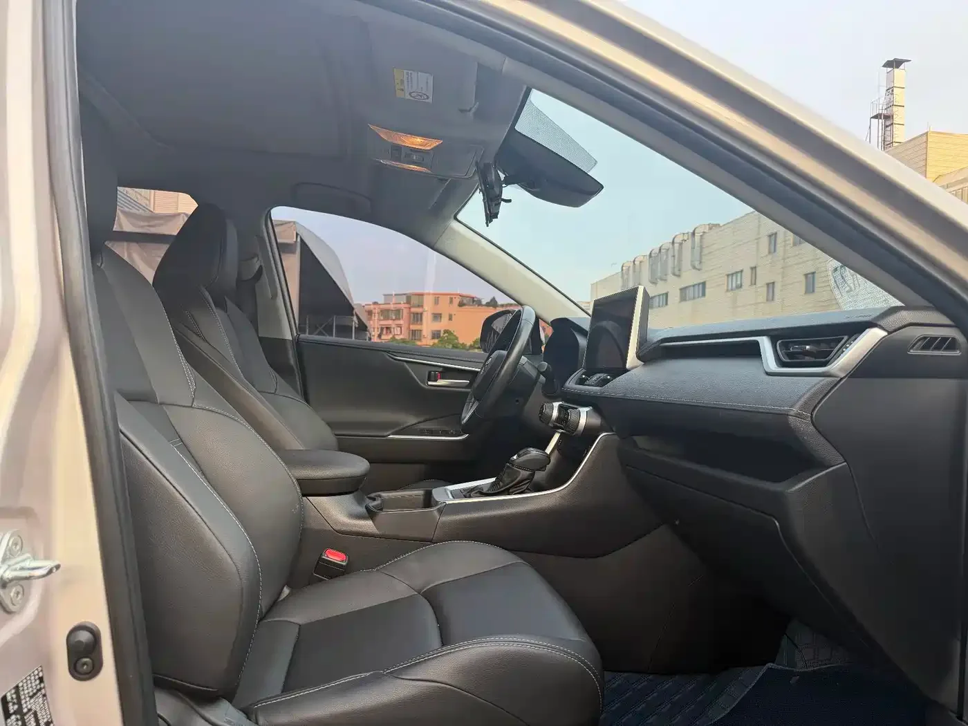 Toyota Wildlander 2022 2.0L CVT FWD Luxury PLUS Edition — Фото автомобиля 14