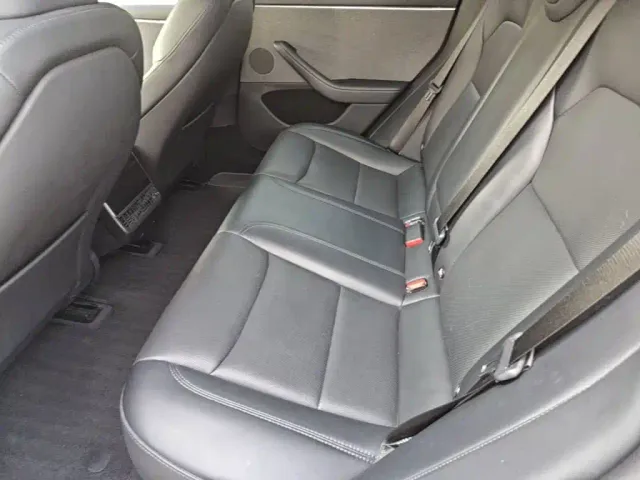 Tesla Model 3 — Фото автомобиля 16