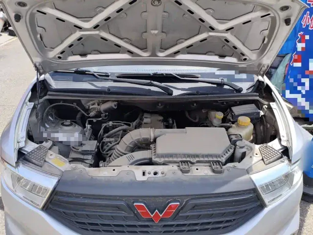 Wuling Hongguang V — Фото автомобиля 10