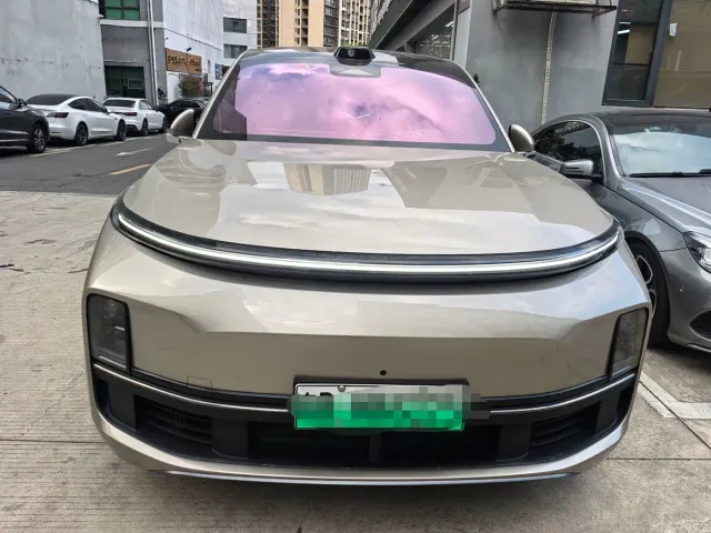 Li Auto L8 — Фото автомобиля 3