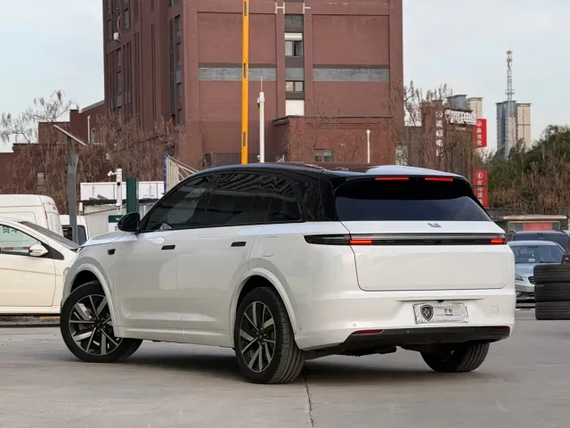 Li Auto L7 — Фото автомобиля 5