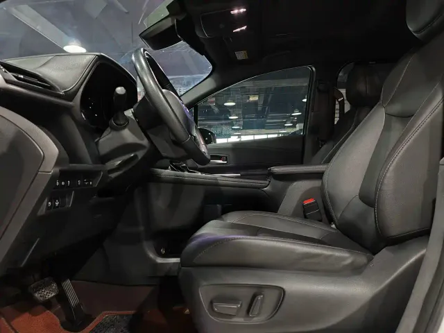 Toyota Sienna — Фото автомобиля 4