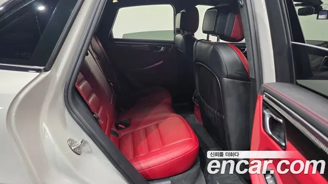 Porsche Macan — Фото автомобиля 12