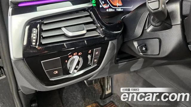 BMW 5-Series 5 серия (G30) 530i xDrive M Sport — Фото автомобиля 16