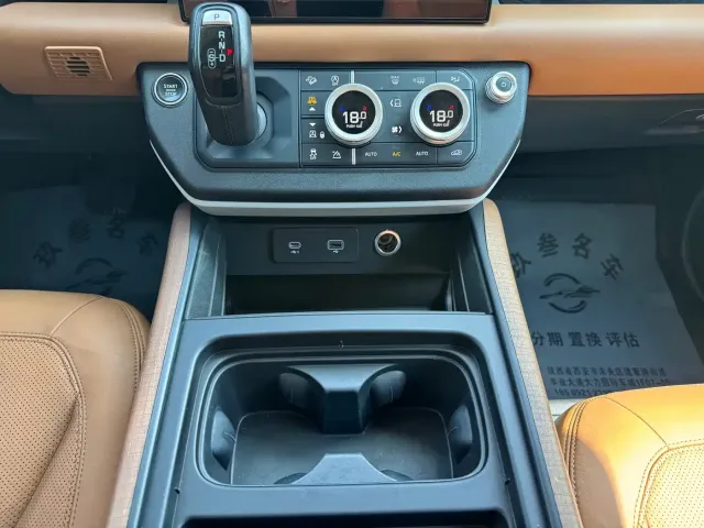 Land Rover Defender — Фото автомобиля 18