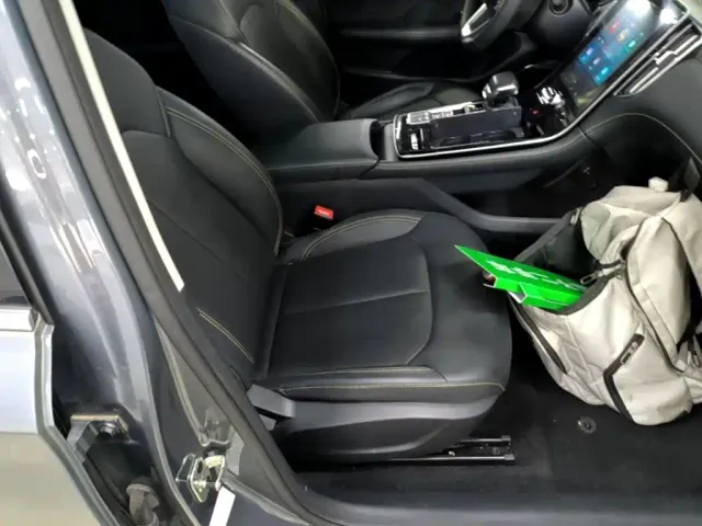 Roewe i6 MAX EV — Фото автомобиля 24