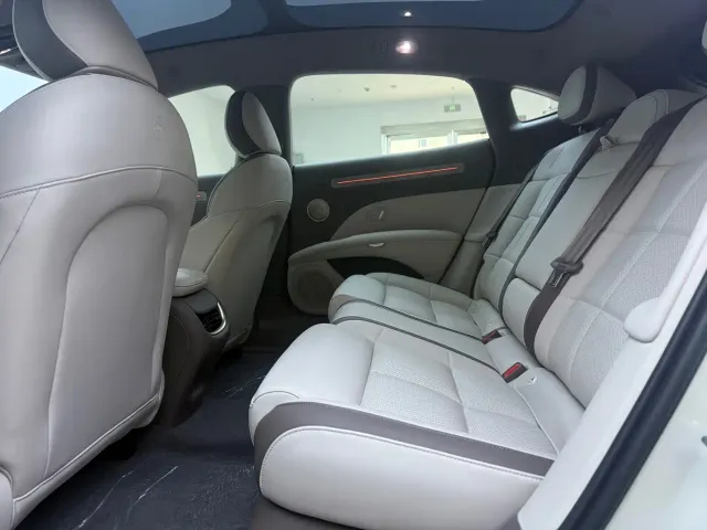 IM Motors L6 — Фото автомобиля 10