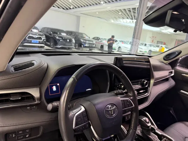 Toyota Highlander — Фото автомобиля 5