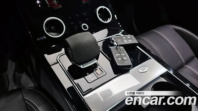 Land Rover Range Rover Velar Range Rover Velar 2.0 P250 R-Dynamic SE — Фото автомобиля 9