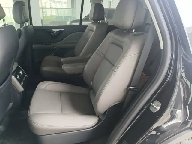 Lincoln Aviator — Фото автомобиля 16