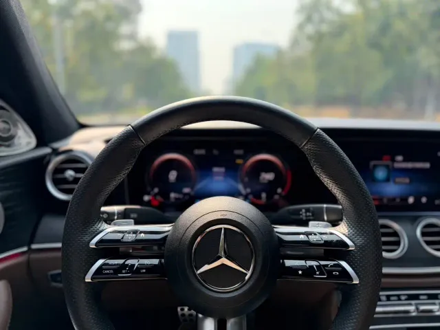 Mercedes-Benz E-Class — Фото автомобиля 8