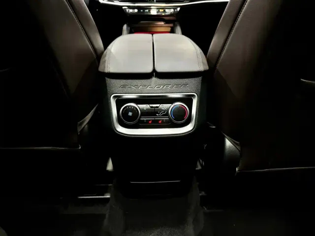 Ford Explorer — Фото автомобиля 20