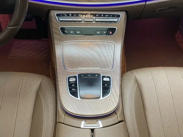 Mercedes-Benz E-Class — Фото автомобиля 26