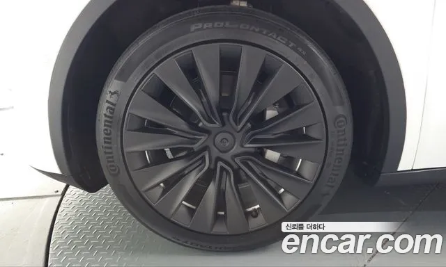 Tesla Model Y — Фото автомобиля 5